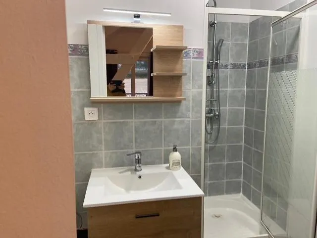 4 Avec Salle De Douche Et Wc Privative Appartement Saint-Quentin-des-Pres