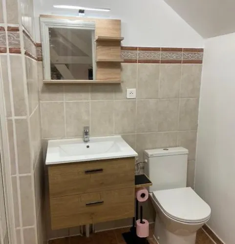 4 Avec Salle De Douche Et Wc Privative *